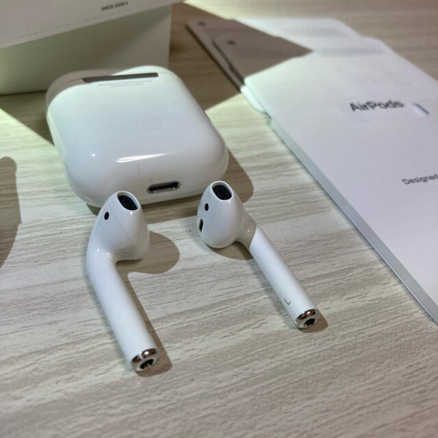 AirPods with Charging Case 第2世代 MV7N2J/A ヘッドフォン/イヤフォン