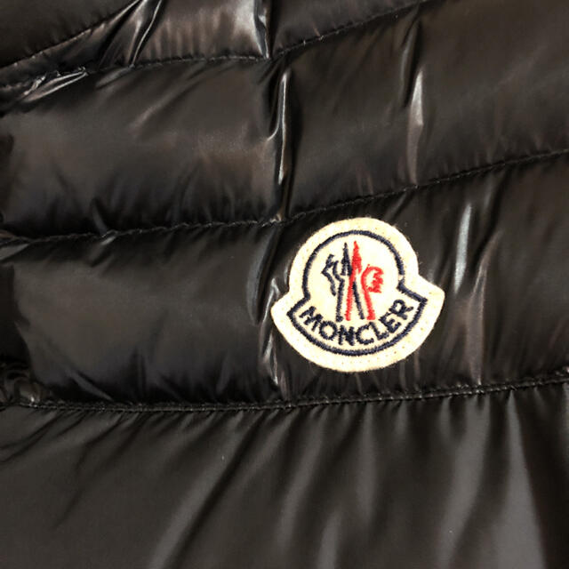 MONCLER(モンクレール)のダウンベスト　デュプレス　モンクレール　ネイビー　サイズ1 メンズのジャケット/アウター(ダウンベスト)の商品写真