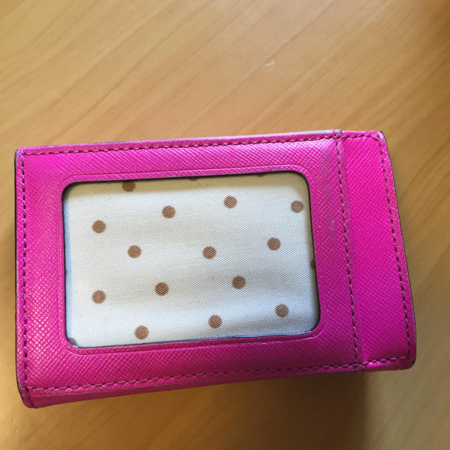 kate spade new york(ケイトスペードニューヨーク)のkate spade パスケース レディースのファッション小物(名刺入れ/定期入れ)の商品写真