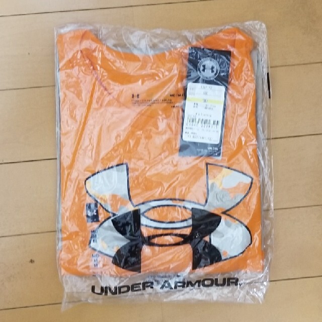 UNDER ARMOUR(アンダーアーマー)のムーンウォーカー様専用　定価3850円 新品未開封 アンダーアーマー Tシャツ スポーツ/アウトドアのトレーニング/エクササイズ(トレーニング用品)の商品写真