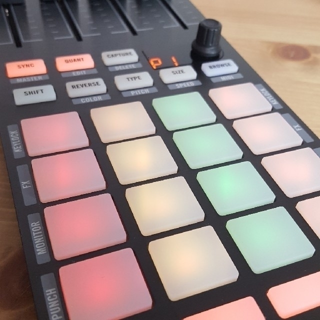 TRAKTOR KONTROL F1 楽器のDJ機器(DJコントローラー)の商品写真