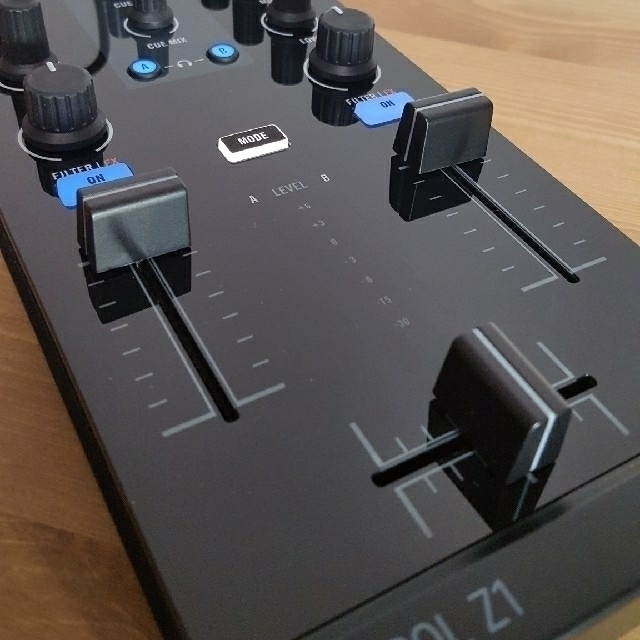 TRAKTOR KONTROL Z1 & 専用ケース 1