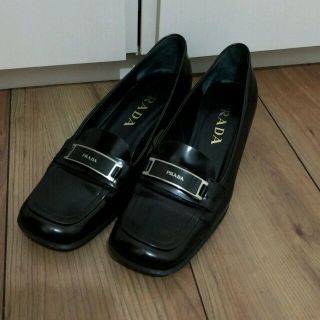 プラダ(PRADA)の美品　ローファー　レザーパンプス(ローファー/革靴)