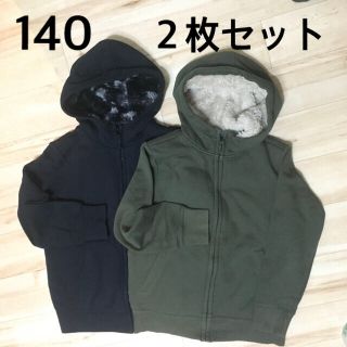 ユニクロ(UNIQLO)のUNIQLO 裏ボアパーカー140  黒とカーキの２枚セット(ジャケット/上着)