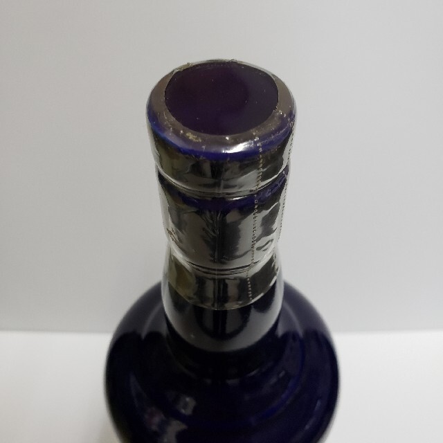 ボウモア25年　ブルーセラミックボトル 食品/飲料/酒の酒(ウイスキー)の商品写真