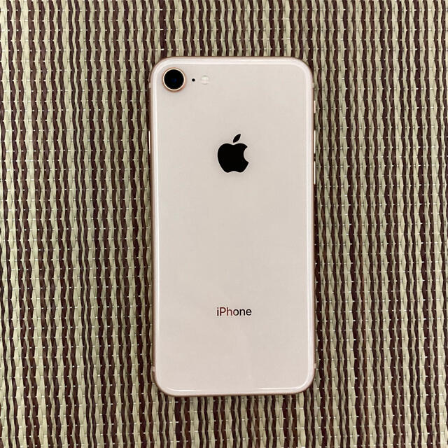 Apple(アップル)のiPhone 8 Gold 256 GB 【SIMロックなし】 スマホ/家電/カメラのスマートフォン/携帯電話(スマートフォン本体)の商品写真