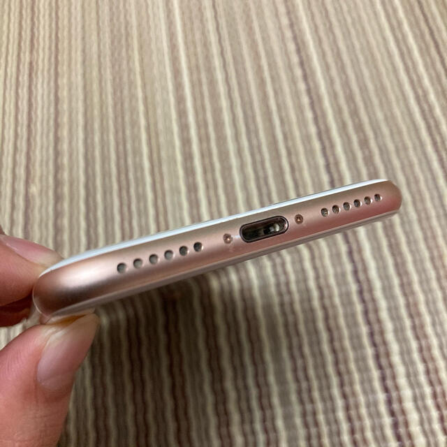 Apple(アップル)のiPhone 8 Gold 256 GB 【SIMロックなし】 スマホ/家電/カメラのスマートフォン/携帯電話(スマートフォン本体)の商品写真