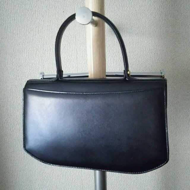 GIVENCHY(ジバンシィ)のジバンシーフォーマルバッグブラック×金 レディースのバッグ(ハンドバッグ)の商品写真