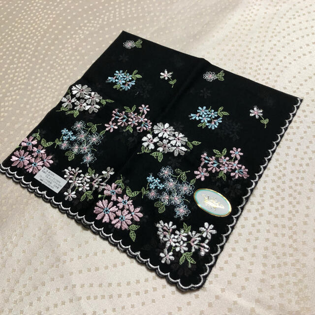 TOCCA(トッカ)のTOCCA 刺繍 ハンカチ 黒 ４枚 綿 新品未使用 百貨店購入 レディースのファッション小物(ハンカチ)の商品写真