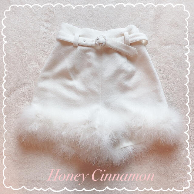 Honey Cinnamon(ハニーシナモン)のHoney Cinnamon パールバックル フェザーショートパンツ レディースのパンツ(ショートパンツ)の商品写真