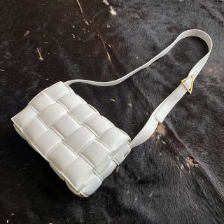 ボッテガヴェネタ(Bottega Veneta)の新品✨編み込みショルダーバッグ🤍(ショルダーバッグ)