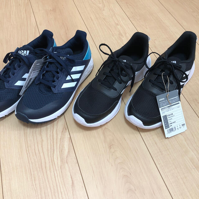 adidas(アディダス)のィダス スニーカー　子供用　キッズ　25cm 2足セット キッズ/ベビー/マタニティのキッズ靴/シューズ(15cm~)(スニーカー)の商品写真