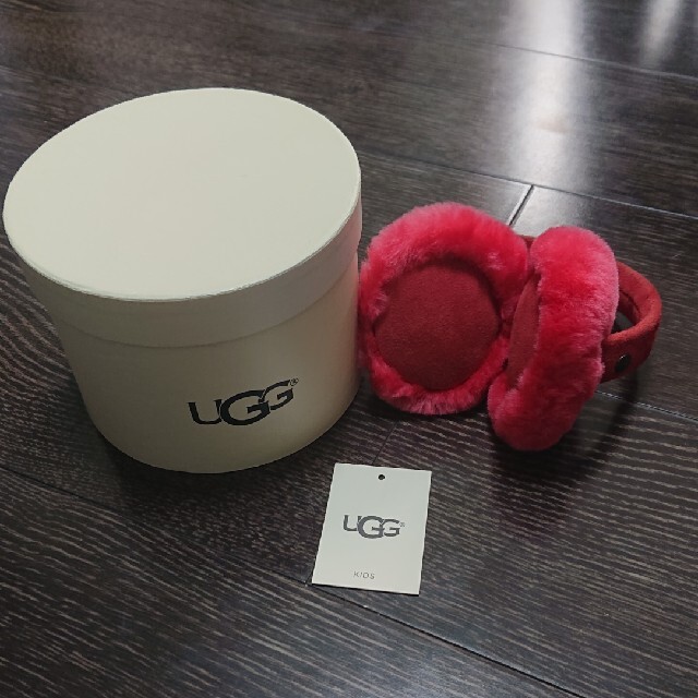 UGG(アグ)のUGG kids イヤーマフ 耳あて ☆ 赤 (箱なし) レディースのファッション小物(イヤーマフ)の商品写真