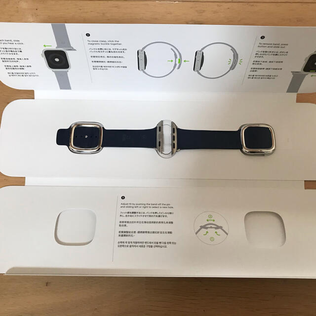 Apple Watch(アップルウォッチ)のアップルウォッチ40mmモダンバックル純正品M紺色です。美品 メンズの時計(腕時計(デジタル))の商品写真