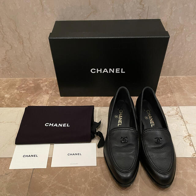 CHANEL(シャネル)の新品　未使用　国内完売　シャネル　CHANEL ローファー　黒　 レディースの靴/シューズ(ローファー/革靴)の商品写真