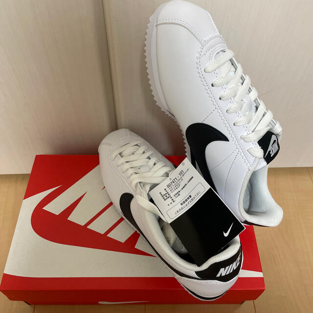 NIKE(ナイキ)のNIKE CLASSIC CORTEZ ナイキ クラシック コルテッツ 白/黒 レディースの靴/シューズ(スニーカー)の商品写真