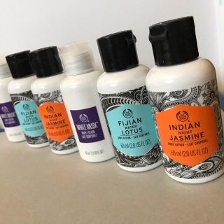 ザボディショップ(THE BODY SHOP)の新品未使用品　THE BODY SHOP ボディローションとギフト用紙袋(ボディローション/ミルク)