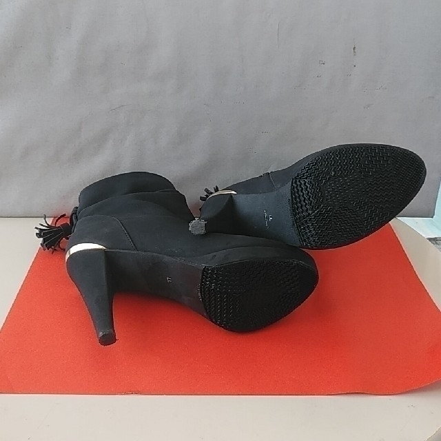 DURAS(デュラス)のフリンジ付きショートブーツ 24.5~25㎝　フェイクスエード　黒　デュラス レディースの靴/シューズ(ブーツ)の商品写真