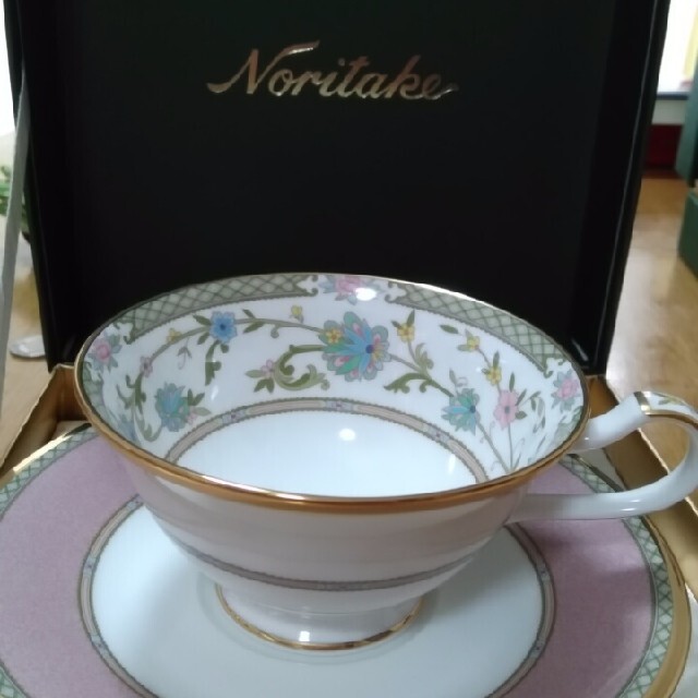 Noritake(ノリタケ)のカップアンドソーサー2客 インテリア/住まい/日用品のキッチン/食器(グラス/カップ)の商品写真