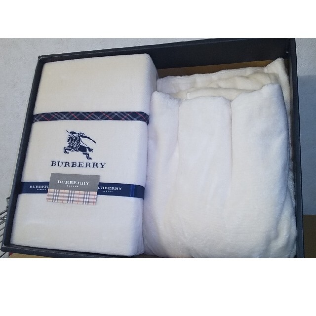 BURBERRY - BURBERRY コットンボアシーツ2枚セットの通販 by BURBERRY - BURBERRY コットンボアシーツ2枚セットの通販 by