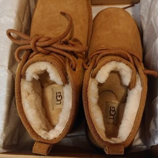 新品未使用　UGG ニューメル　プラットフォーム　24