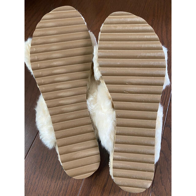 【新品】　ソニアシー　ボア サンダル　ベージュ　38 レディースの靴/シューズ(サンダル)の商品写真