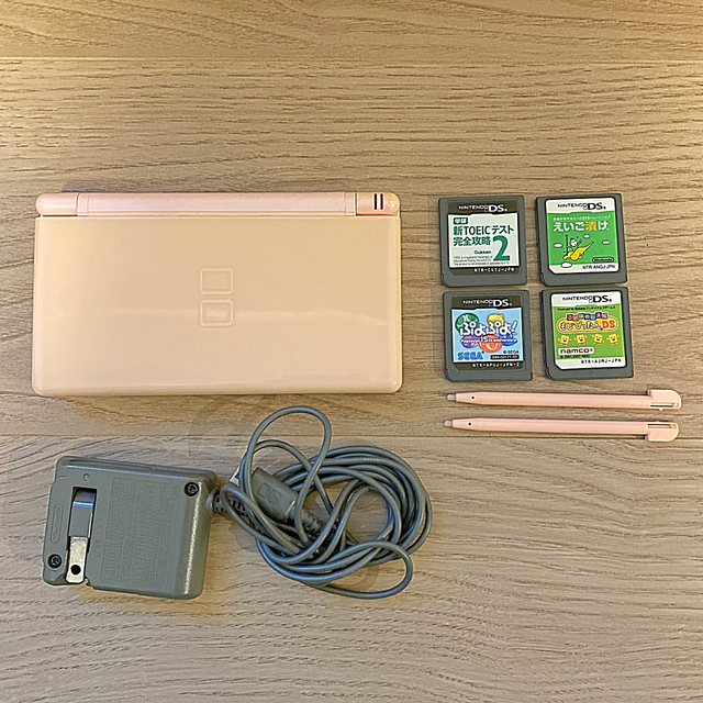 ニンテンドーDS(ニンテンドーDS)のニンテンドーDS lite エンタメ/ホビーのゲームソフト/ゲーム機本体(携帯用ゲーム機本体)の商品写真