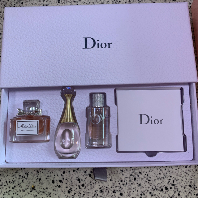 Dior(ディオール)の新品未開封💖ディオール　フレグランスギフト　箱入り　箱なしお値下げ可能！ コスメ/美容の香水(香水(女性用))の商品写真