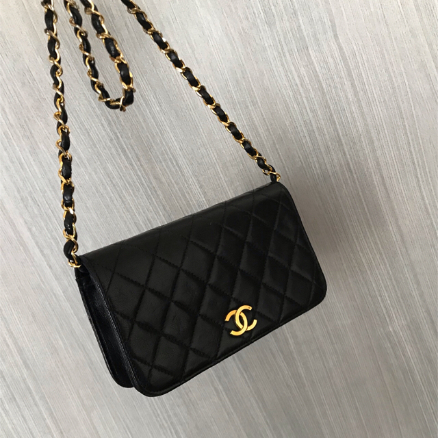 CHANEL(シャネル)のえみもも様 レディースのバッグ(ショルダーバッグ)の商品写真