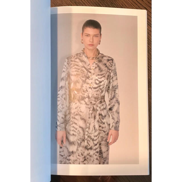 ESCADA(エスカーダ)のESCADAエスカーダ　WINTER2020 ★非売品★美品 エンタメ/ホビーの雑誌(ファッション)の商品写真