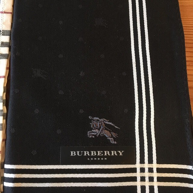 BURBERRY(バーバリー)のバーバリーハンカチノバチェック&黒ホースマーク メンズのファッション小物(ハンカチ/ポケットチーフ)の商品写真