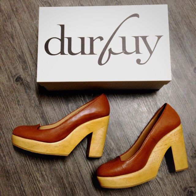 durbuy■レザーパンプス