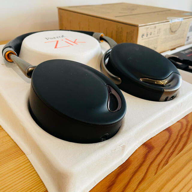 【SALE】Parrot by Starck Zik ヘッドフォン スマホ/家電/カメラのオーディオ機器(ヘッドフォン/イヤフォン)の商品写真