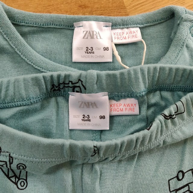 ZARA KIDS(ザラキッズ)の専用です★新品未使用★ZARAbaby車柄パジャマ　98 キッズ/ベビー/マタニティのキッズ服男の子用(90cm~)(パジャマ)の商品写真