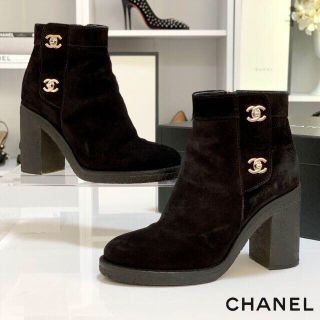 シャネル(CHANEL)の2180 シャネル ターンロック スエード ショートブーツ 黒(ブーツ)