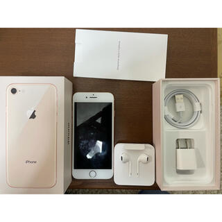 アップル(Apple)の【ジャンク品】iPhone8 64G ゴールド（au SIMロック解除済）(スマートフォン本体)