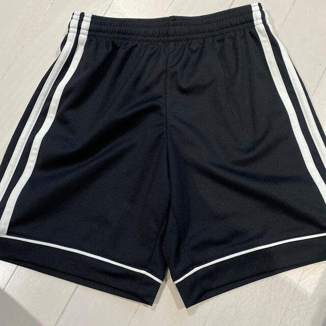 adidas(アディダス)のadidasショートパンツ140 キッズ/ベビー/マタニティのキッズ服男の子用(90cm~)(パンツ/スパッツ)の商品写真