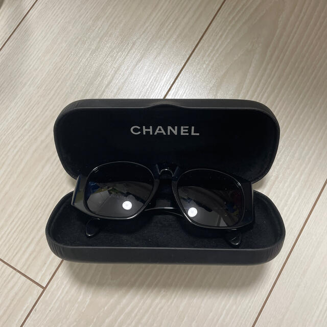 CHANEL(シャネル)のCHANEL サングラス　ブラック　キルティング柄ココマーク レディースのファッション小物(サングラス/メガネ)の商品写真