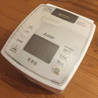 ミツビシデンキ(三菱電機)の本炭釜 三菱 炊飯器 NJ-VW107-W 本体のみ(炊飯器)