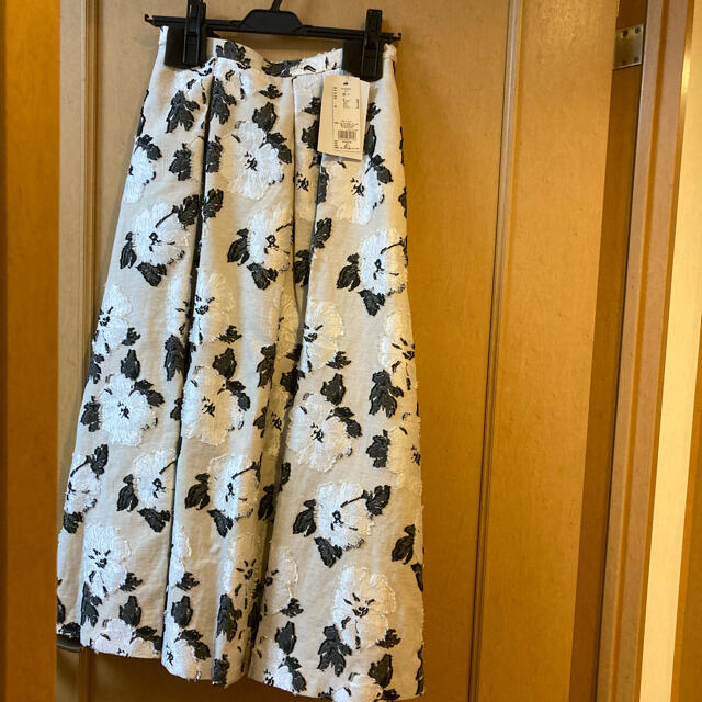 FRAY I.D(フレイアイディー)の値札付き！！花柄ジャガードスカート レディースのスカート(ロングスカート)の商品写真