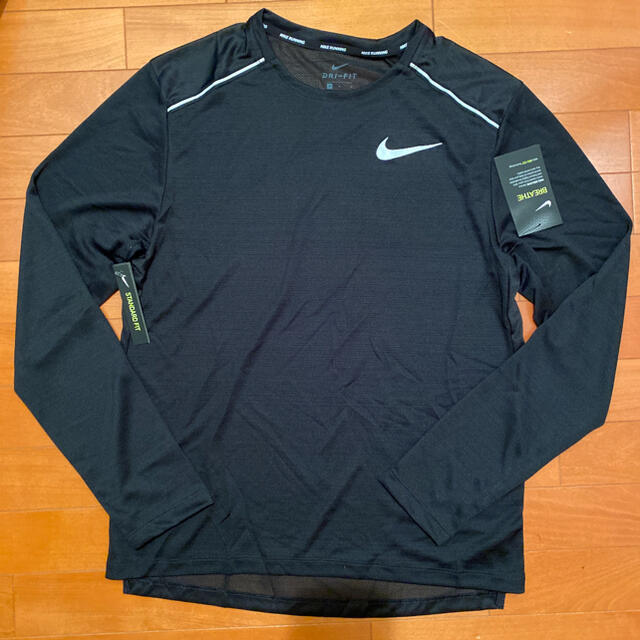 NIKE(ナイキ)のNIKE  ナイキ ロングTシャツ 長袖 S 新品 メンズのトップス(Tシャツ/カットソー(七分/長袖))の商品写真