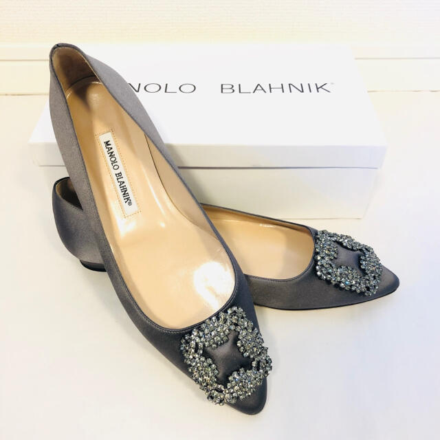 美品:マノロブラニク Manolo Blahnikハンギシ グレー フラット38ジミーチュウ