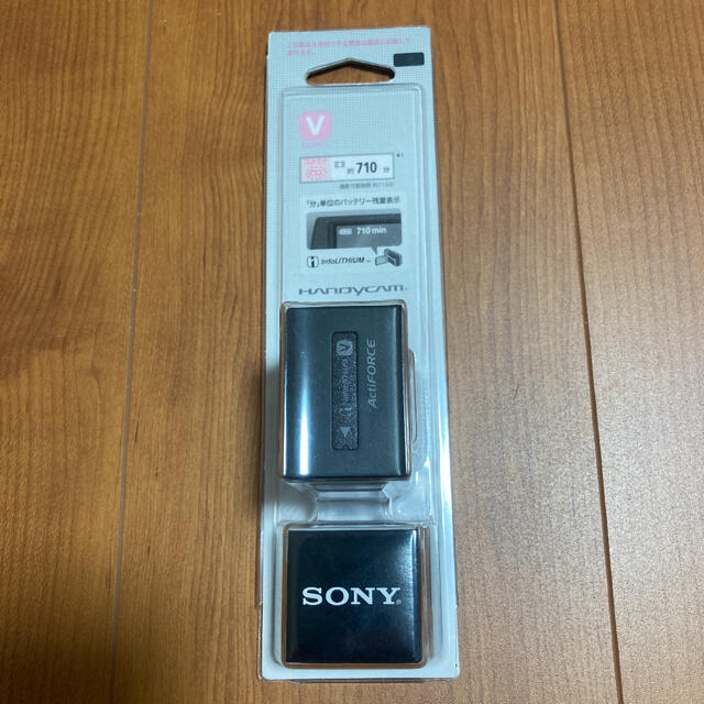 SONY(ソニー)のSONY リチャージャブルバッテリーパック　np-fv100 スマホ/家電/カメラのスマートフォン/携帯電話(バッテリー/充電器)の商品写真