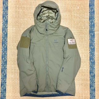 アークテリクス(ARC'TERYX)の【美品】アークテリクス リーフ Cold WX Hoody LT ベージュ Ｌ(ダウンジャケット)