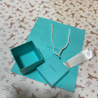ティファニー(Tiffany & Co.)のティファニーの紙袋　ジュエリーボックス　リボン(ショップ袋)