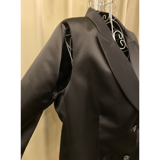 MM6(エムエムシックス)のMM6サテンカットアウトジャケット2019SS黒40 レディースのジャケット/アウター(テーラードジャケット)の商品写真