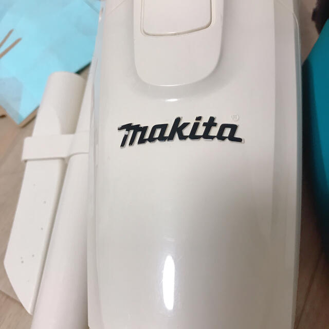 Makita(マキタ)のmakita 充電式クリーナ CL072D 紙パック8枚 スマホ/家電/カメラの生活家電(掃除機)の商品写真