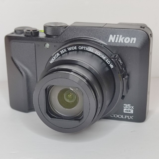 Nikon(ニコン)の【ほぼ新品】Nikon COOLPIX A1000  ブラック スマホ/家電/カメラのカメラ(コンパクトデジタルカメラ)の商品写真