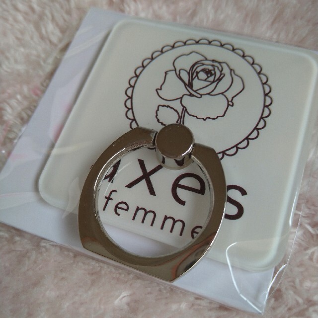 axes femme(アクシーズファム)のaxes femme　ハンドタオル　スマホリング　ノベルティ　新品未使用 レディースのファッション小物(ハンカチ)の商品写真