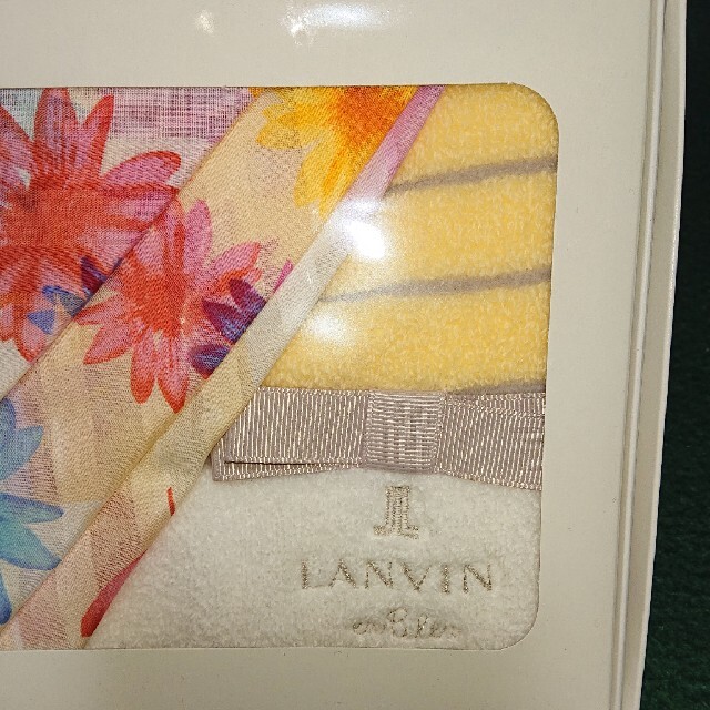 LANVIN en Bleu(ランバンオンブルー)の未使用品‼️ LANVIN の ハンカチ2枚セット😄 レディースのファッション小物(ハンカチ)の商品写真